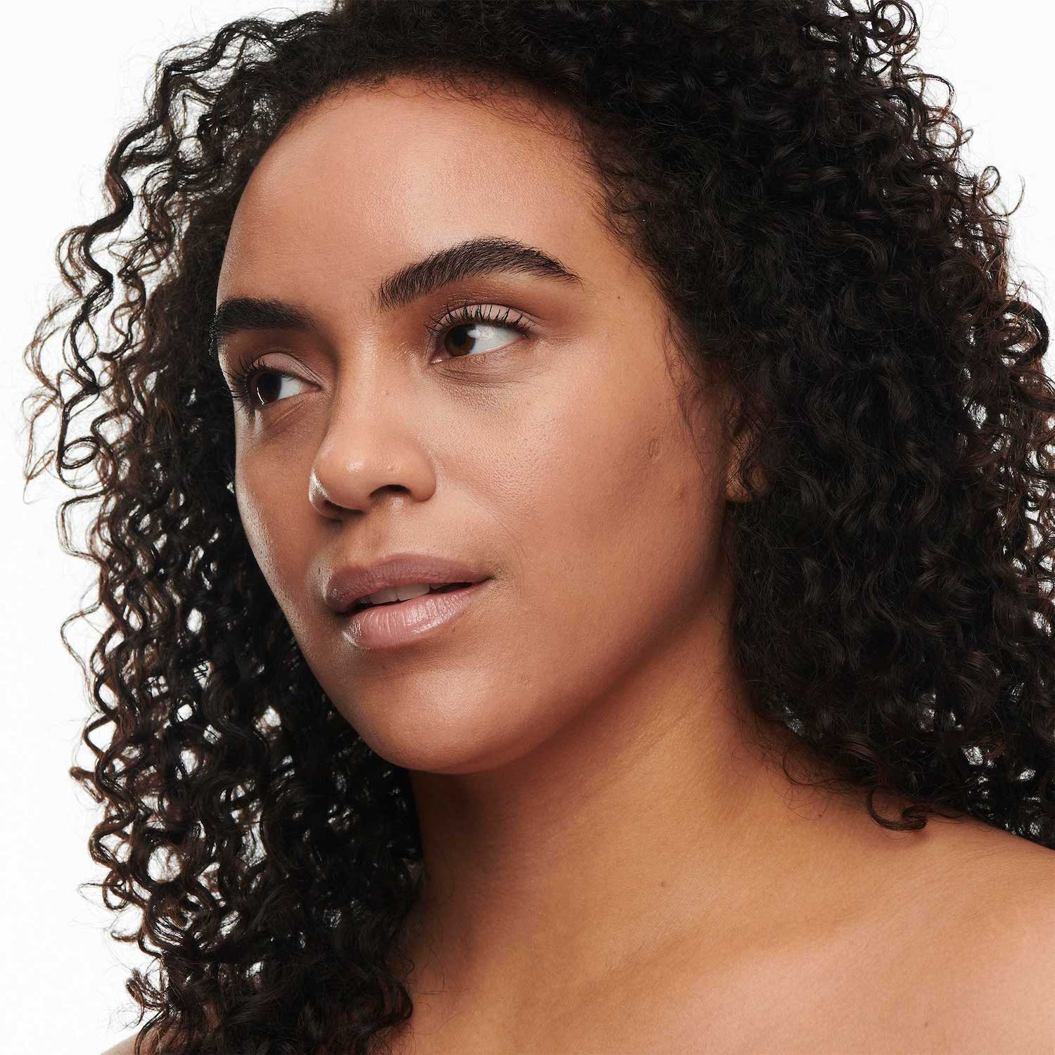 STUDIO RADIANCE SERUM-POWERED (BASE DE MAQUILLAJE PARA ROSTRO)